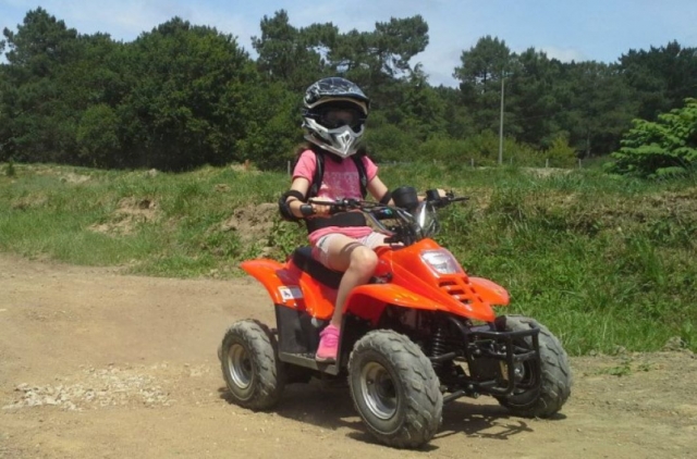  保证四轮摩托车的刺激 