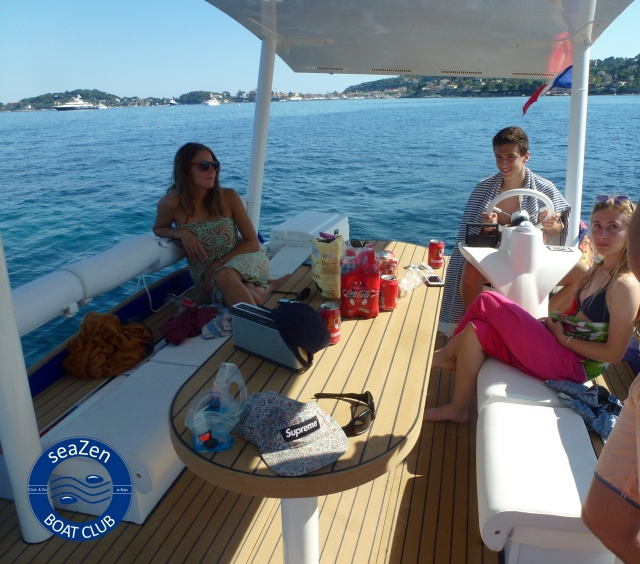  Friendly moments with family or friends! 