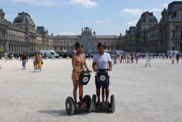  Giro in Segway a Parigi 