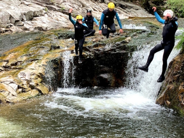Salta e approfitta di un'attività sportiva nei Grandi Outdoors 