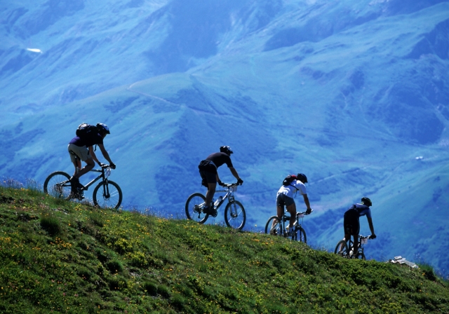  Caminhada de mountain bike 