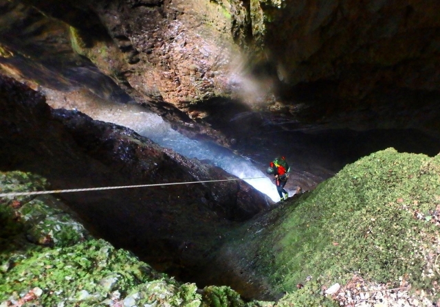  Advanced canyoning techniques 