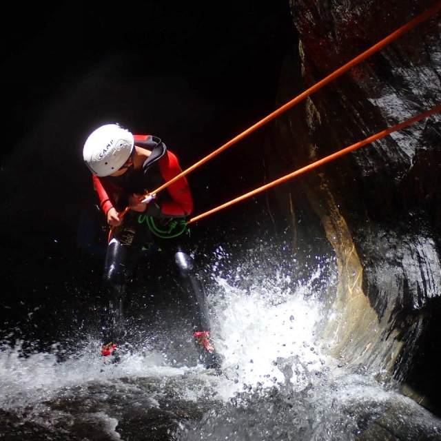  Technical abseiling 