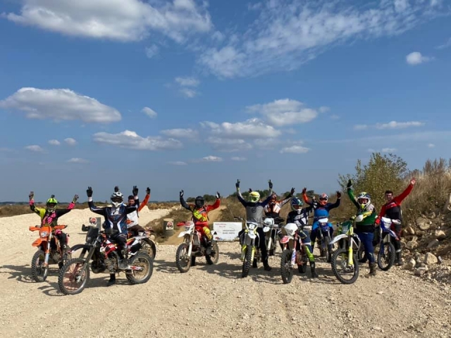  Gute Laune bei der Motocross-Aktivität 