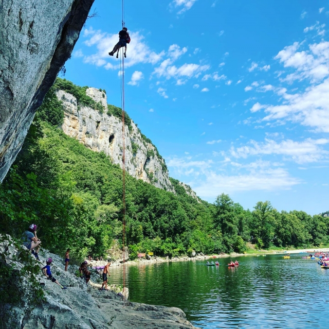  Abseilen in der Ardèche 