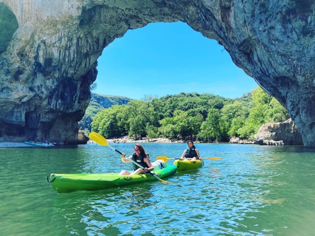 Kanufahren in der Ardèche für einen Moment der Entspannung 
