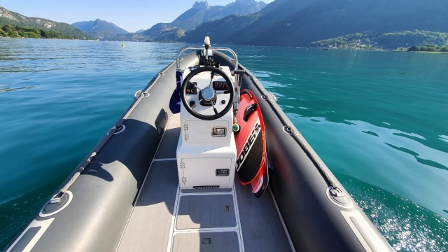  Barco aluguel no Lago Annecy 