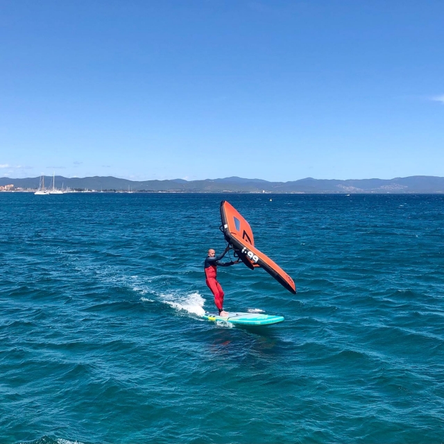 Découverte du littoral varois en Wing Foil