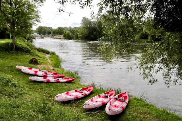 Canoa in riva al mare 