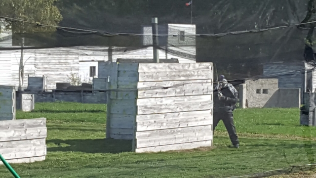  我们场地上的彩弹游戏 