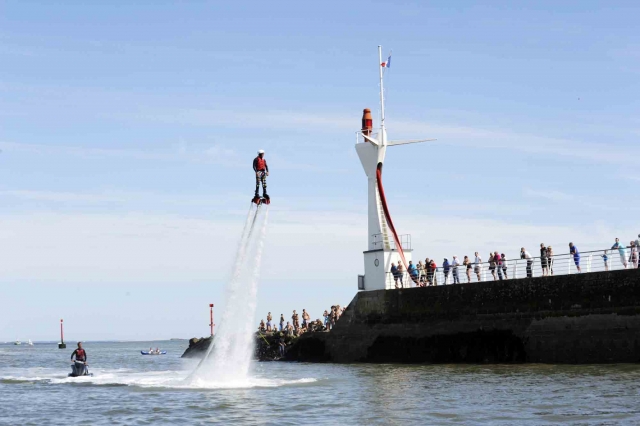  Flyboard Flight frente a los espectadores 