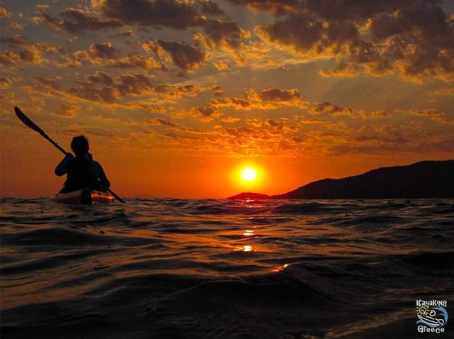  Enjoy a stroll at sunset 