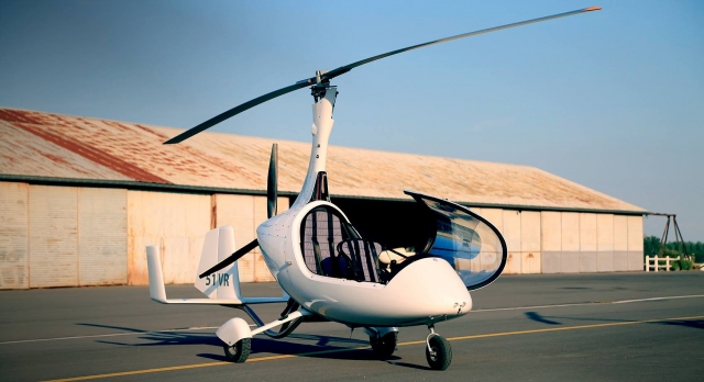 uma de nossas aeronaves no aeródromo