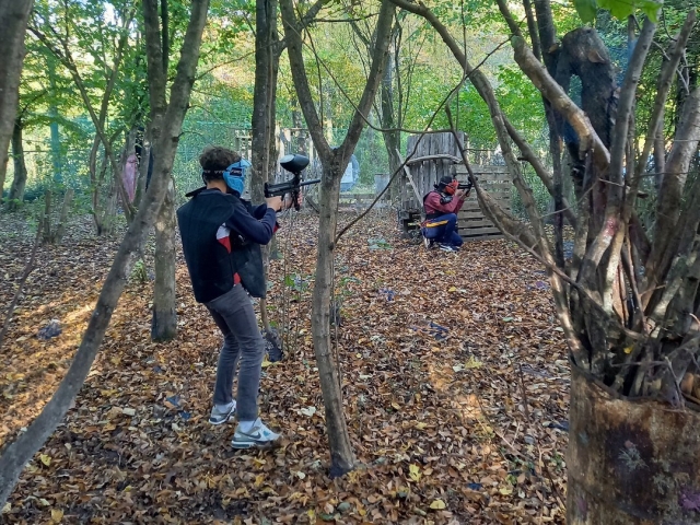 Partie de paintball en cours