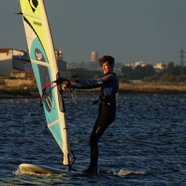  Gita di windsurf in mare aperto 