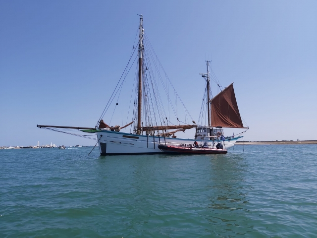  Incontro con una barca a vela 
