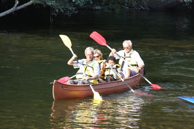  Family canoe session 