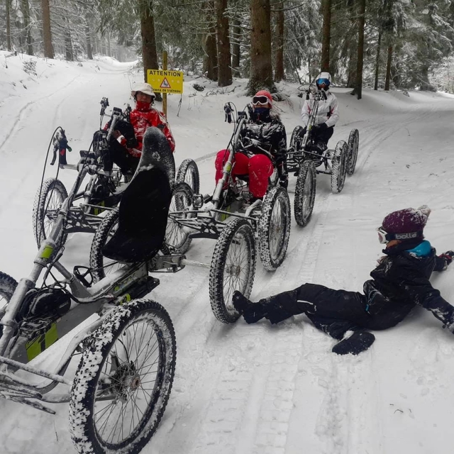  Quad sul paesaggio innevato 