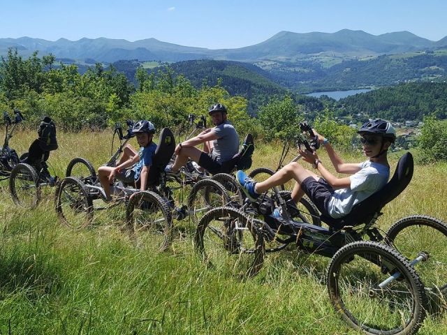  Quad sul prato 