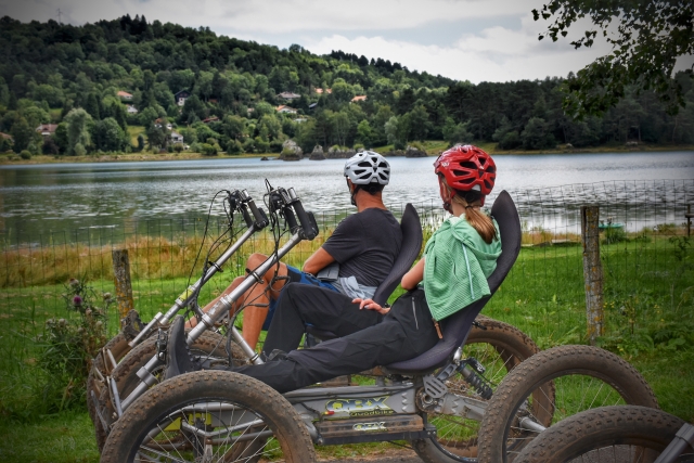  环保四轮摩托车 