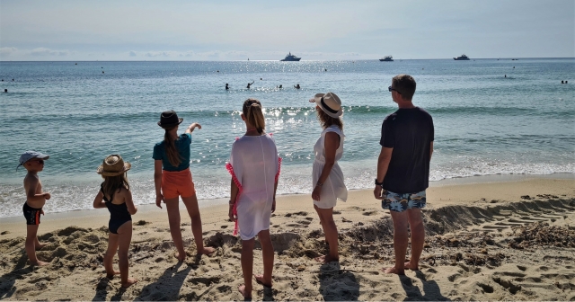 Participantes aproveitando a praia 