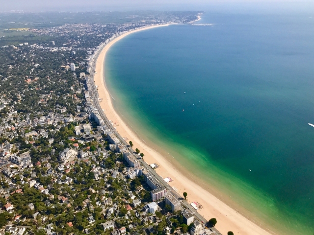  Flight over the Atlantic coast