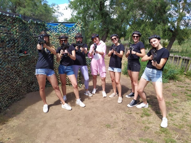  Team aus Laser-Tag-Spielern. 