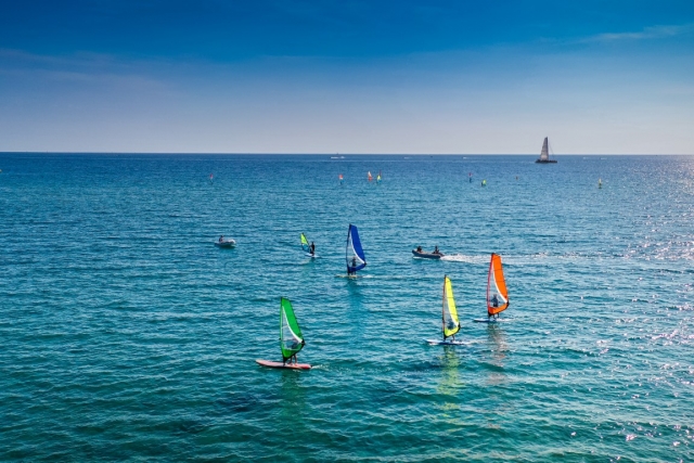  Family windsurfing 