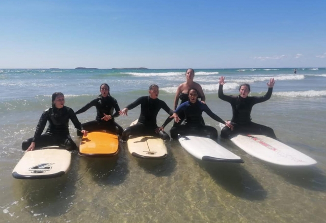  Gruppensurfen, gute Atmosphäre garantiert 