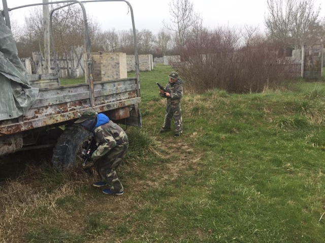  圣奥伦德加姆维尔的激光枪战