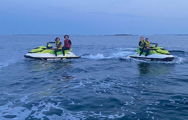  Jet-Ski mit Freunden 