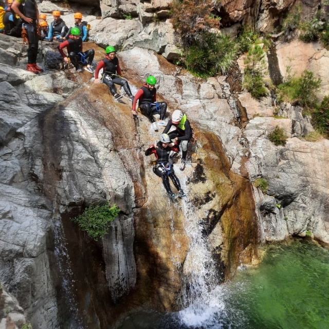 Descente en cannyonning dans les gorges de Corse