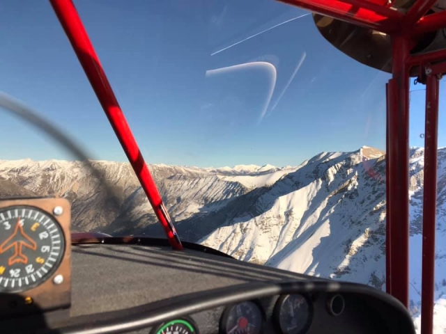  Vista de las montañas con nieve 