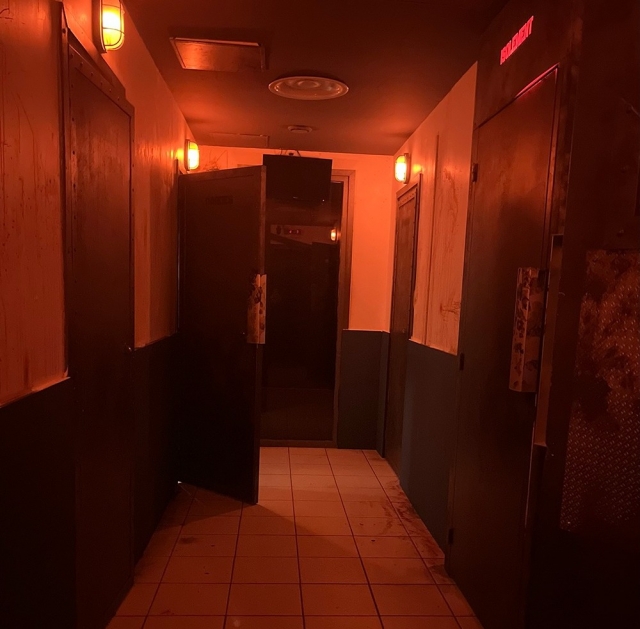  暗室 