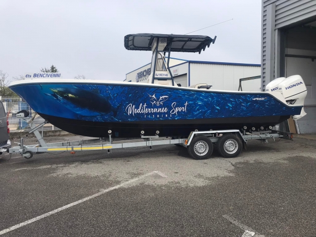  Nuestro barco para salir a pescar 