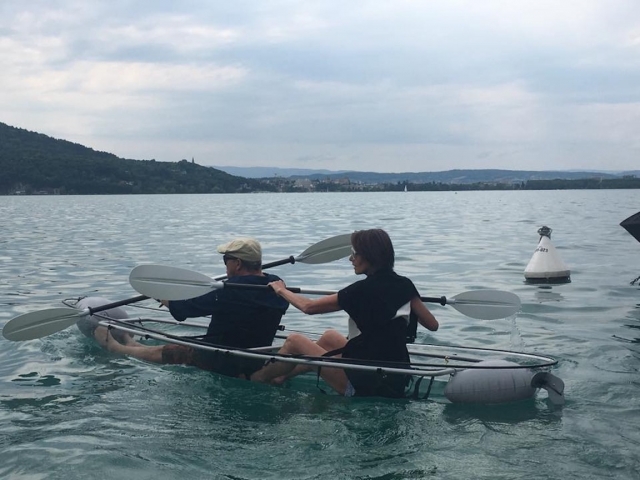  Canoa sul lago. 