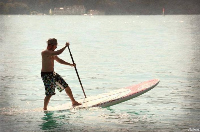  Sporty ride on a stand-up paddle 