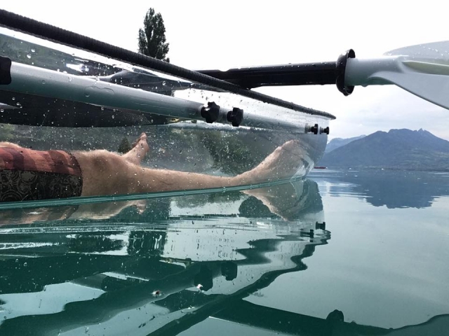  Discover the transparent waters of Lake Annecy 
