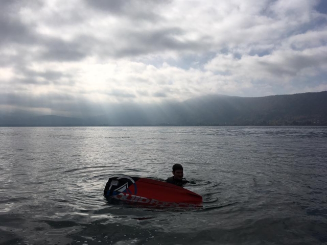  Break in the water while waiting for the boat 
