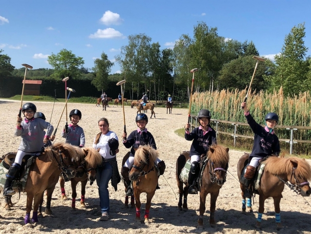  Thrills on the ponies. 