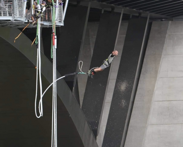  Bungee jumping dal viadotto di Fontaine 