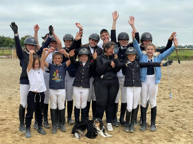 Tous en joie au centre équestre du Cheval Bleu 
