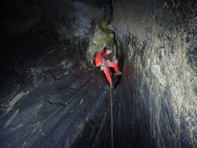 Descente en rappel dans les souterrain de la rivière de Vicdessos 