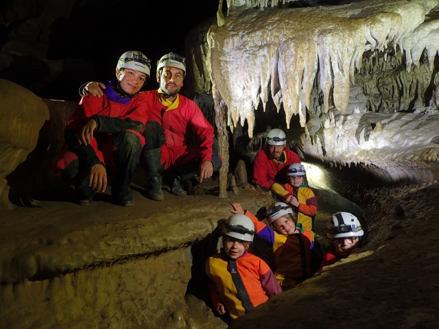 Moment en famille dans la Grotte de Siech 