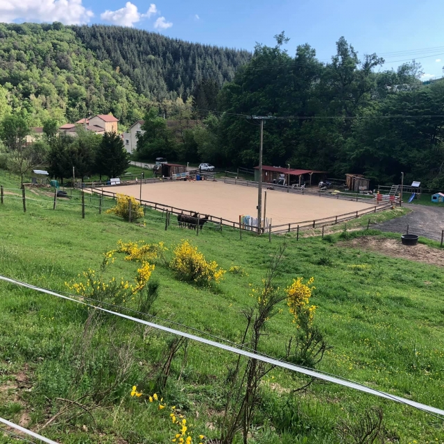  Reitzentrum auf dem Land in der Auvergne-Rhône-Alpen 