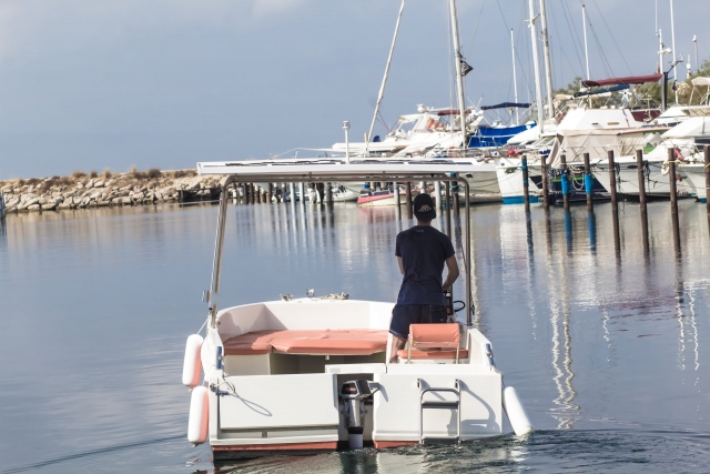 Elektroboot-Verleih in Hérault