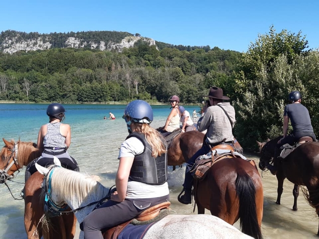  Visita un lago in groppa a un cavallo 