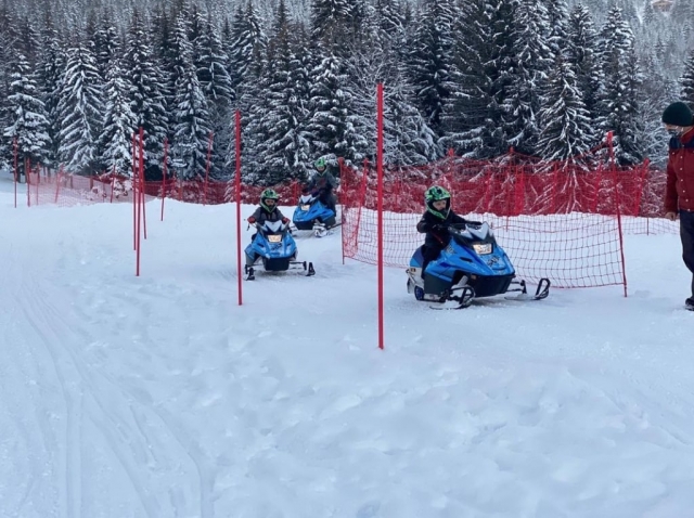  Piccola gara di motoslitte 