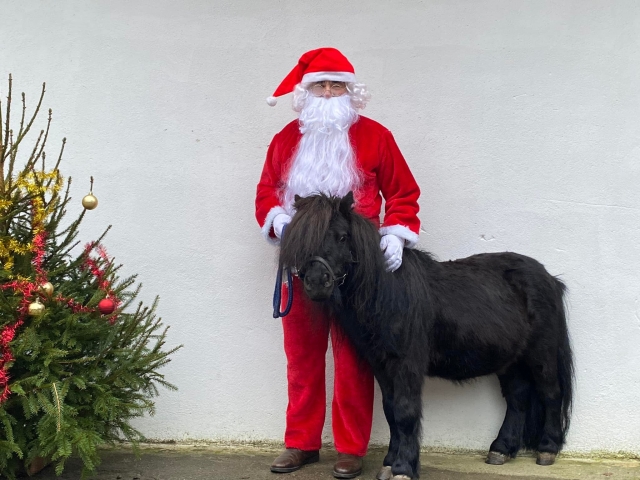 Le père Noël vous attend avec notre poney