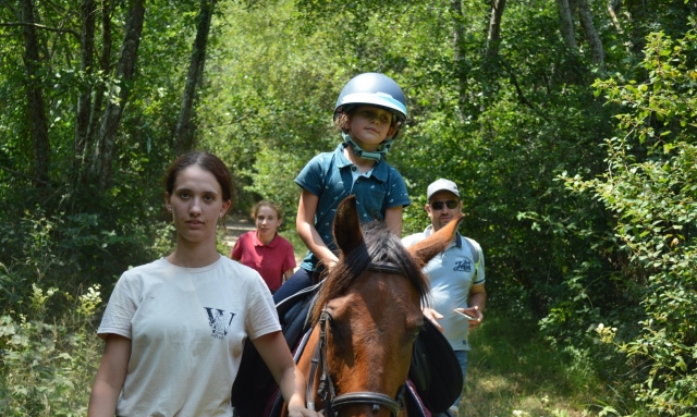  Paseo en pony en Castelviel 